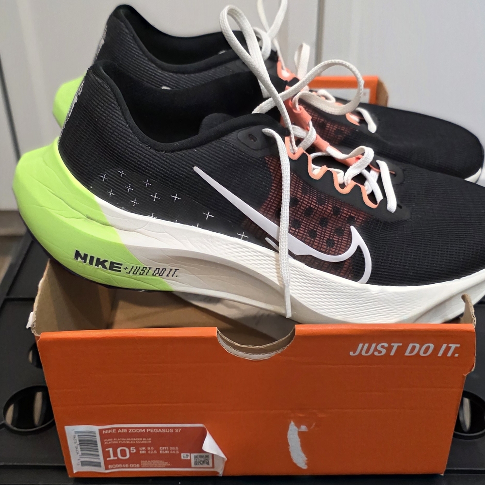 Nike Air Zoom Pegasus 37 Black and Green Sneakers